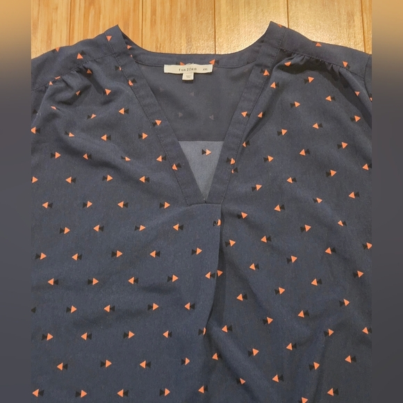 NWOT Fun2Fun Navy Blue Patterned Women's Top - Picture 4 of 7